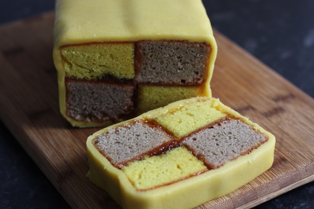 recipe-battenberg-cake-british-lion-eggs-cake-close