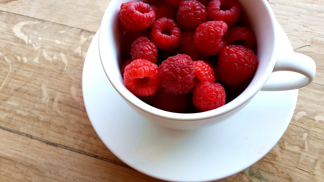 top-tips-for-healthy-breakfast-smoothies-fruit-raspberries